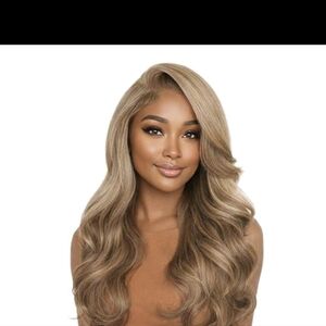 Light Ash Brown Long Wavy Women's Wig - Stylish Natural Look
